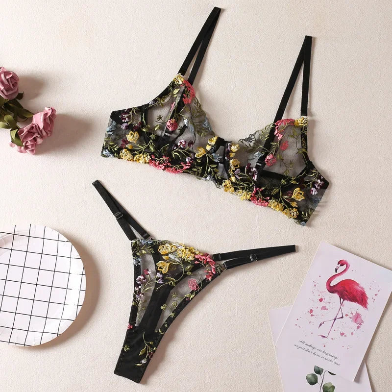 Ensemble de lingerie en résille avec broderie florale