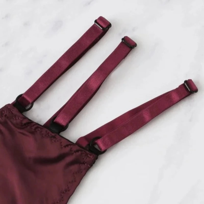 Lingerie Ultra Sexy Avec Bandes Décoratives