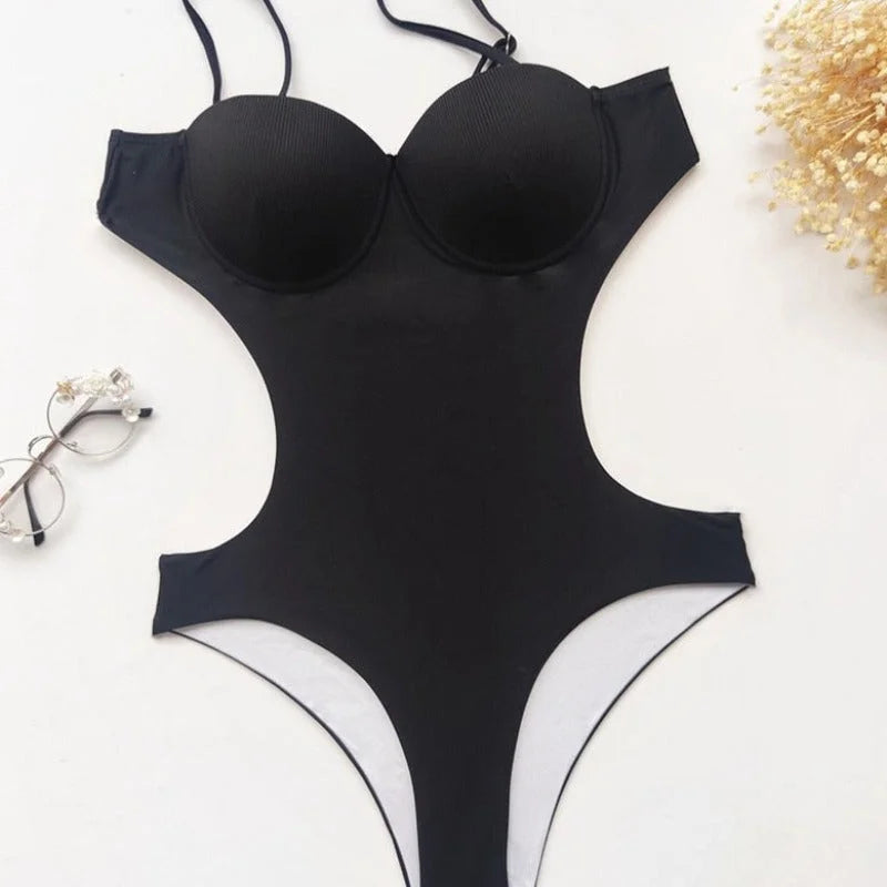 Maillot de bain une pièce avec fentes sur les côtés