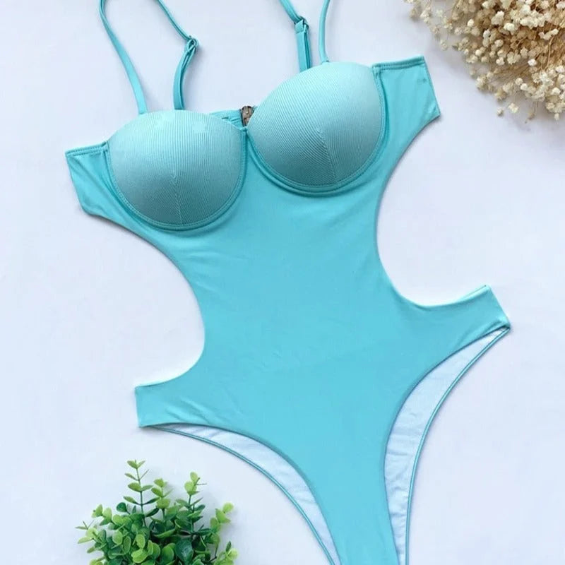 Maillot de bain une pièce avec fentes sur les côtés