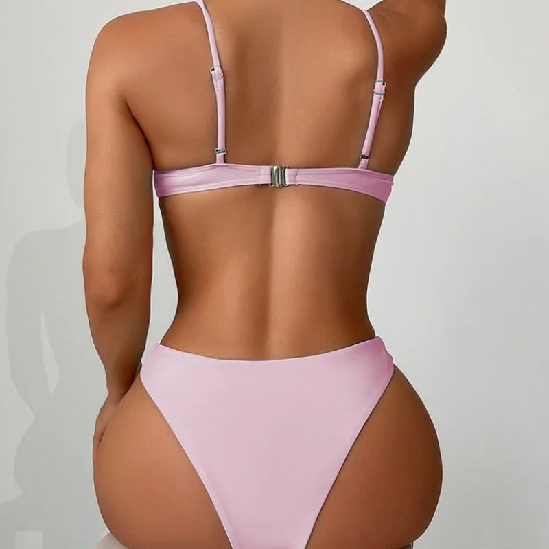 Maillot de bain une pièce avec fentes sur les côtés