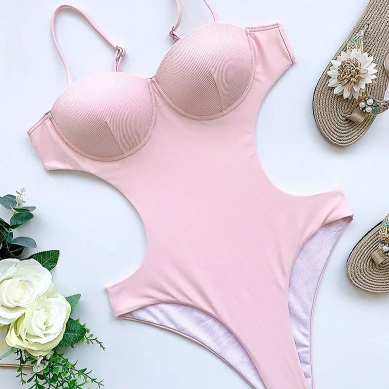 Maillot de bain une pièce avec fentes sur les côtés