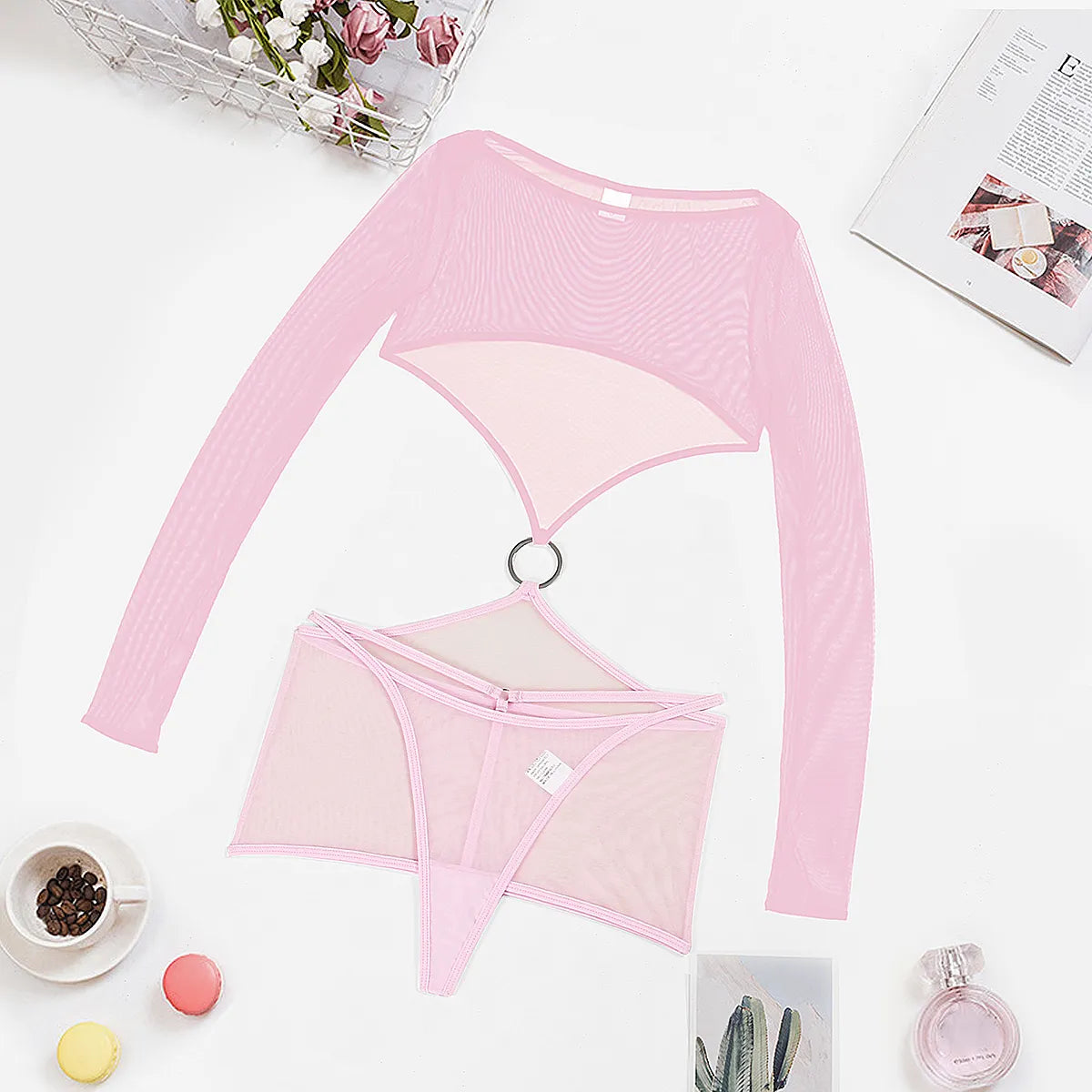Robe transparente avec découpes