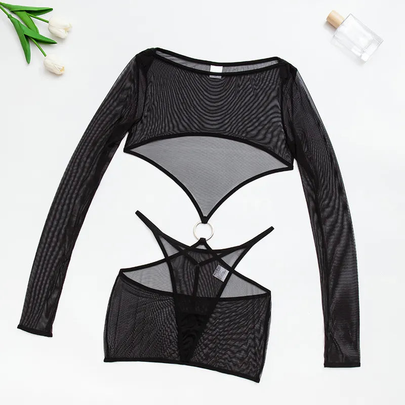 Robe transparente avec découpes