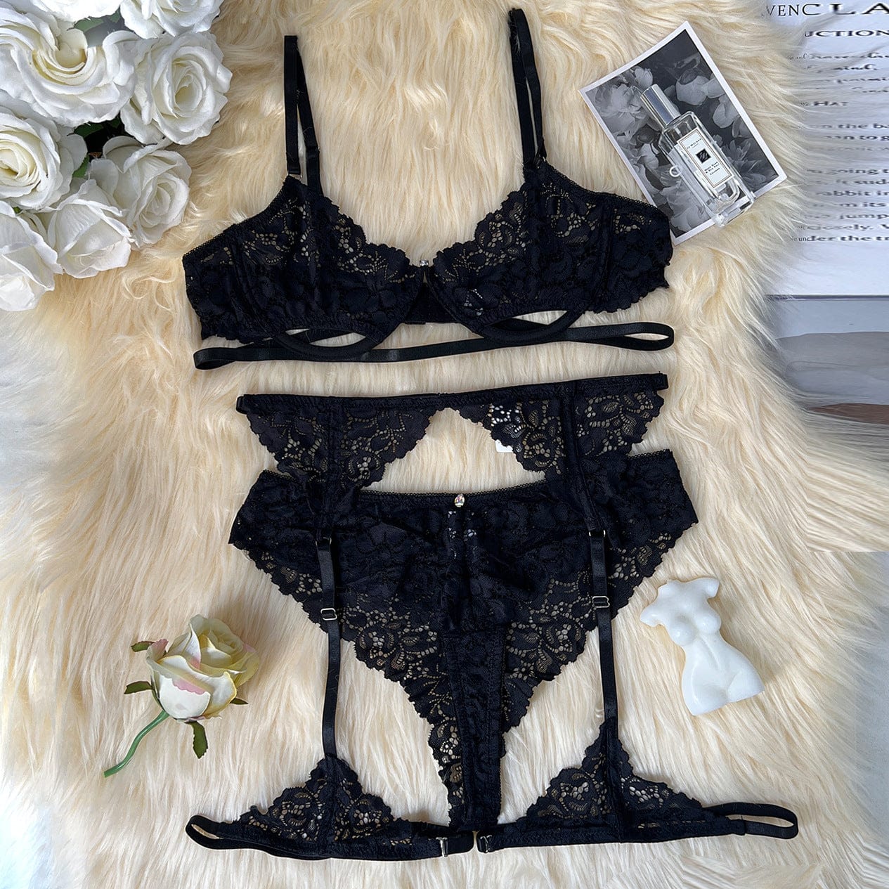 Ensemble de lingerie en dentelle avec porte-jarretelles en dentelle