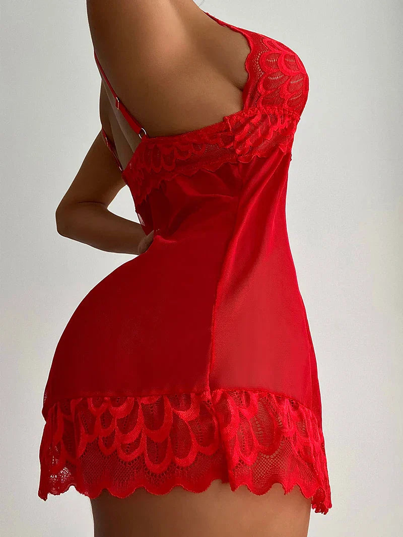 Chemise de nuit sensuelle avec un décolleté en V profond