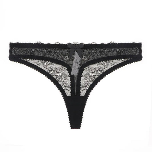 String sexy en dentelle avec un nœud.