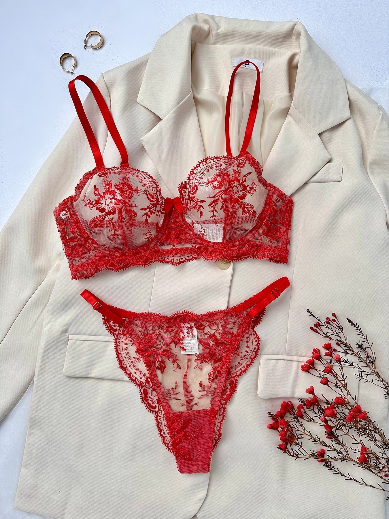 Sensual lingerie set with floral embroidery