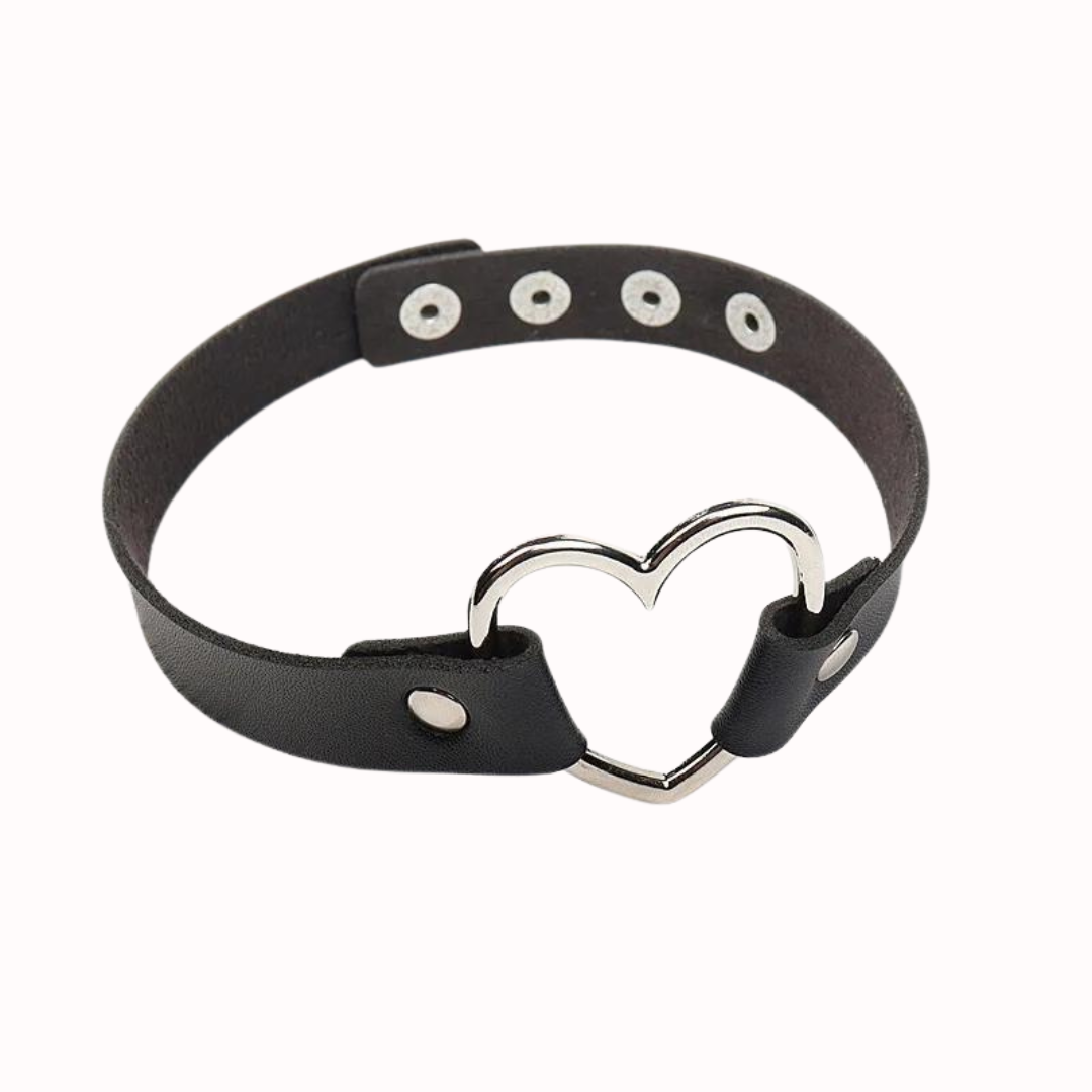Collier ras du cou avec un petit cœur