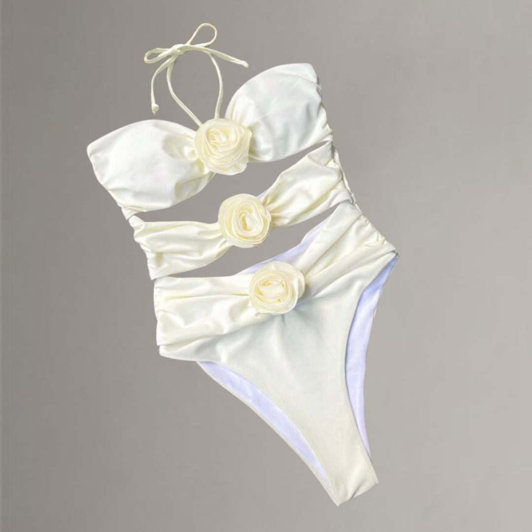 Maillot de bain une pièce avec des découpes décoratives à la taille