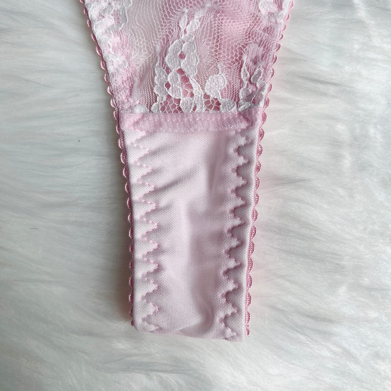 Lace lingerie set with adjustable straps