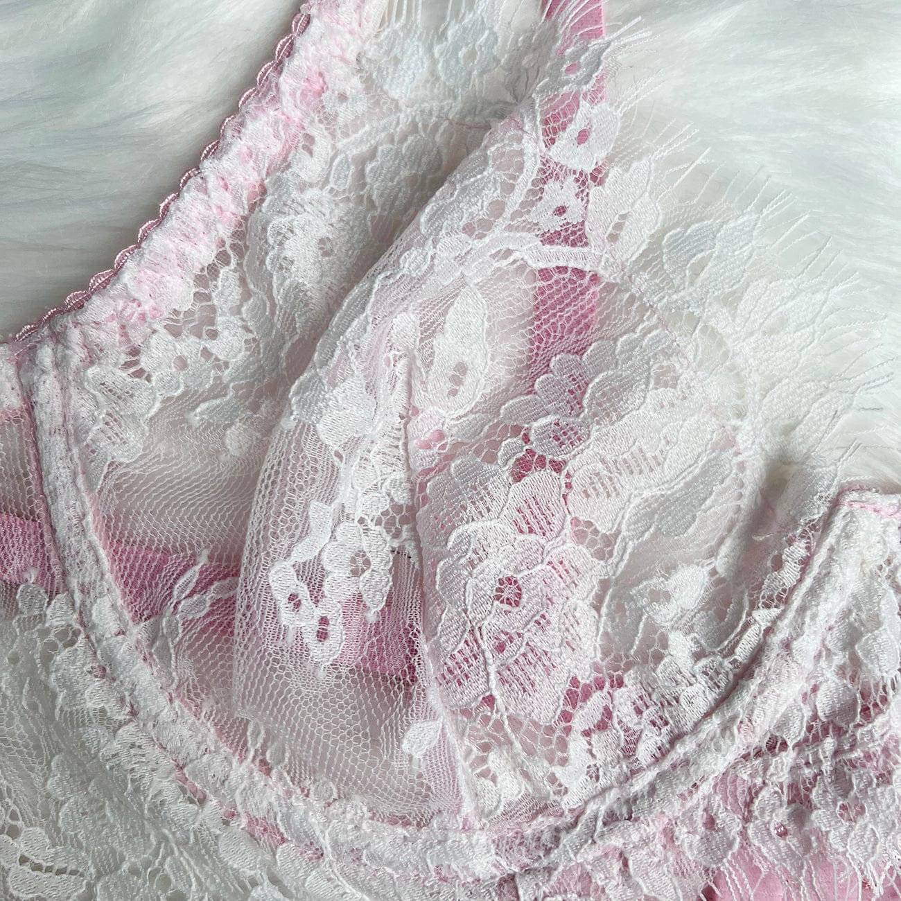 Lace lingerie set with adjustable straps