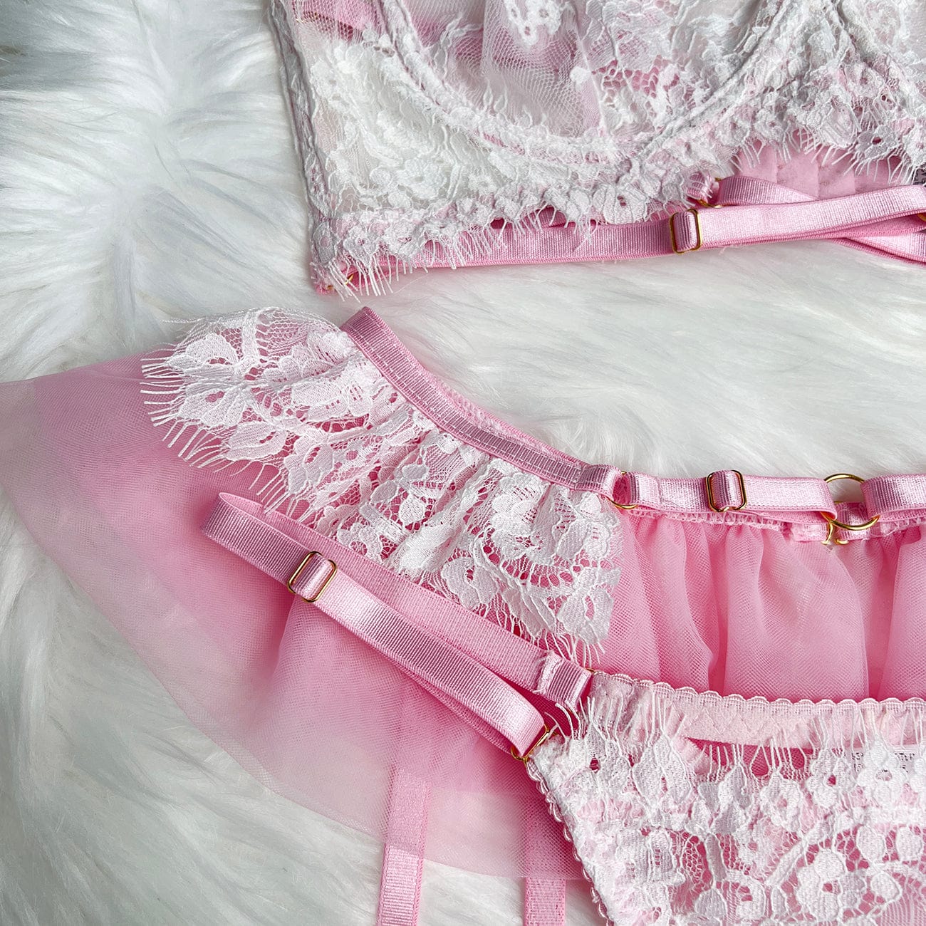Lace lingerie set with adjustable straps