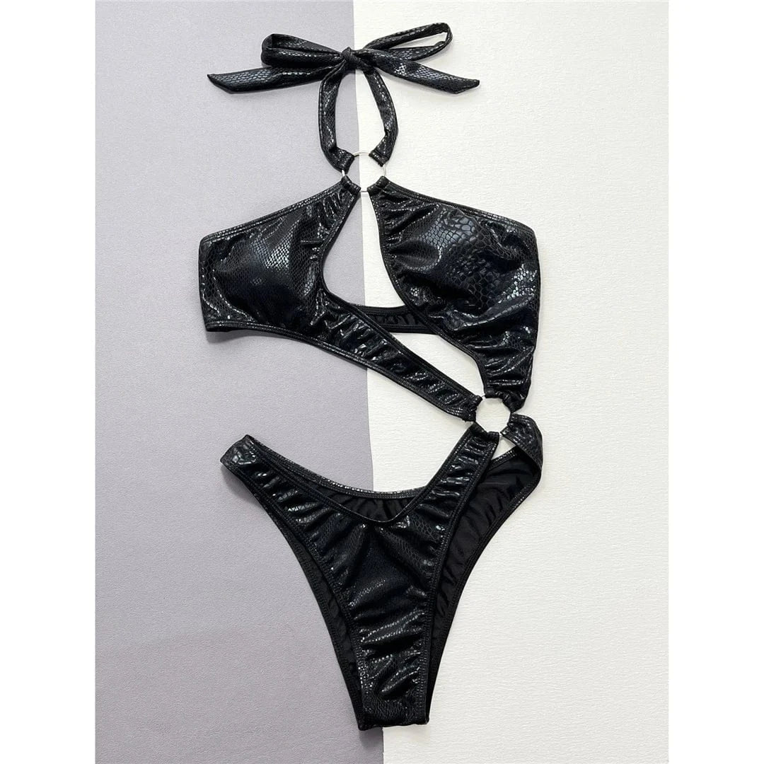 Maillot de bain asymétrique en une seule pièce avec des anneaux décoratifs