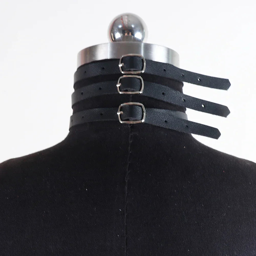 Collier en motif harnais avec des sangles réglables