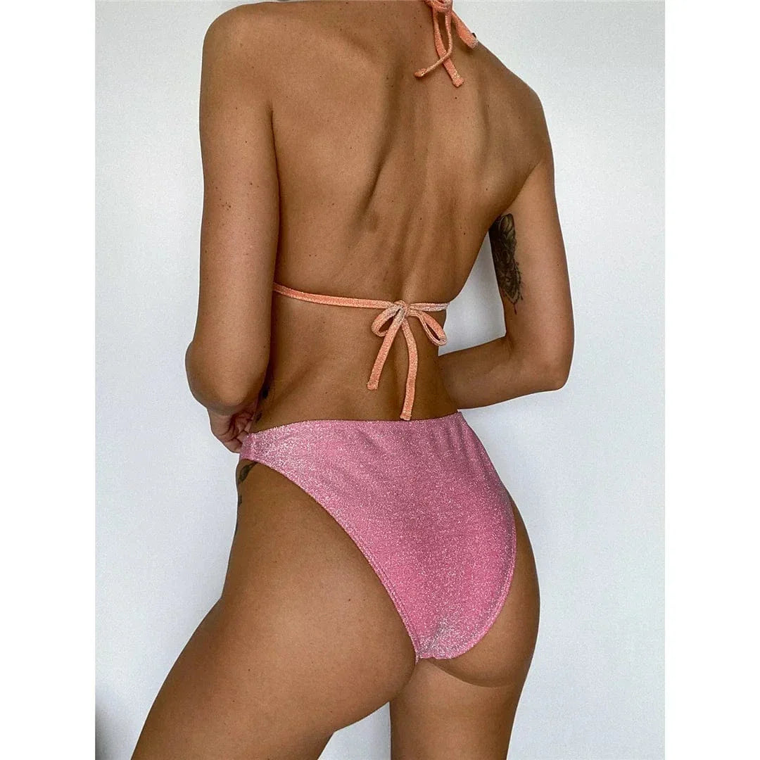 Maillot de bain une pièce avec décolleté découpé