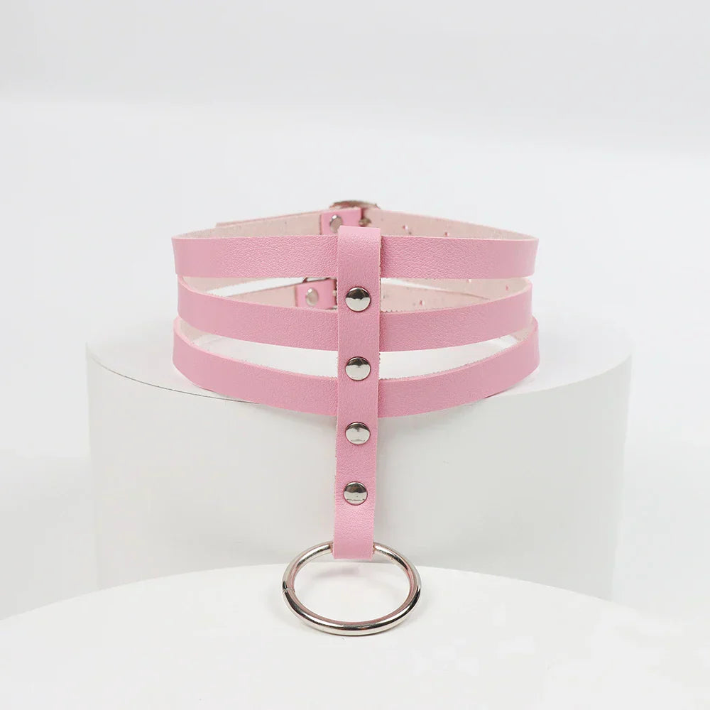 Collier en motif harnais avec des sangles réglables