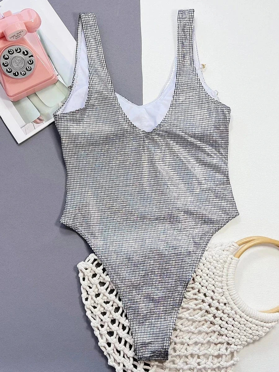 Maillot de bain une pièce avec des découpes sur les côtés