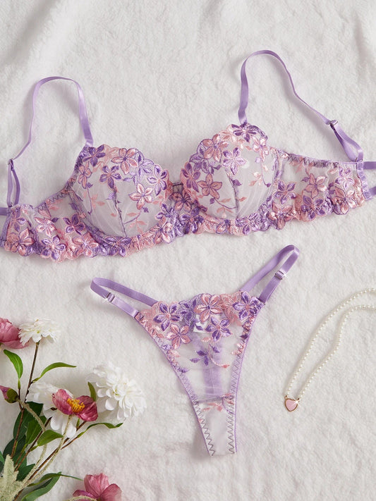 Ensemble de lingerie transparent avec un soutien-gorge push-up