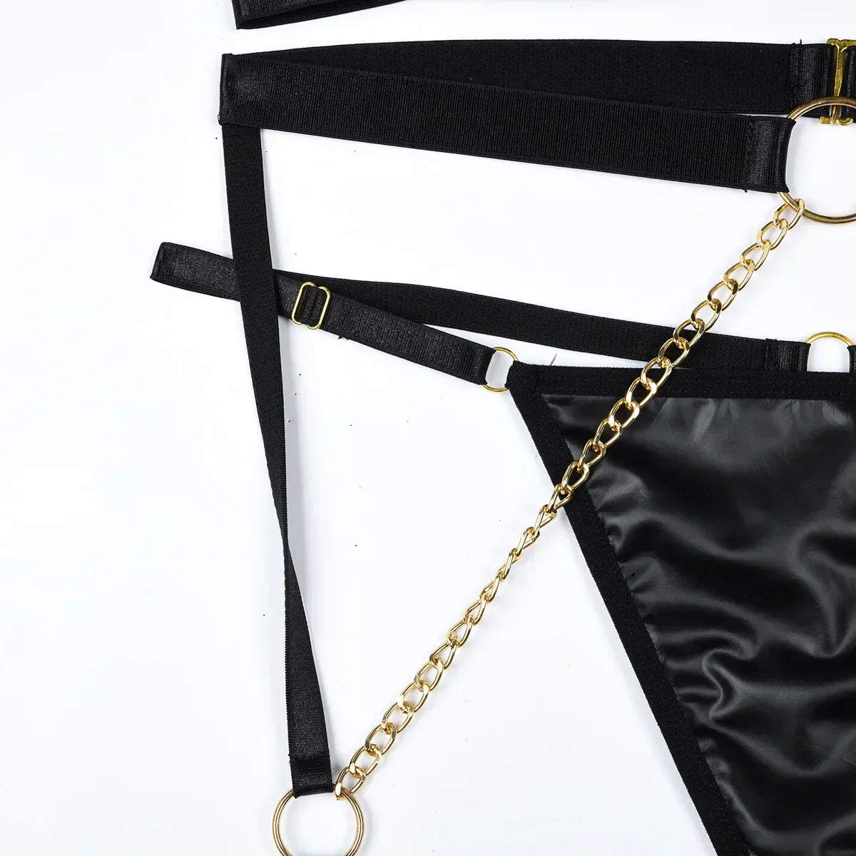 Ensemble en cuir avec des éléments réglables