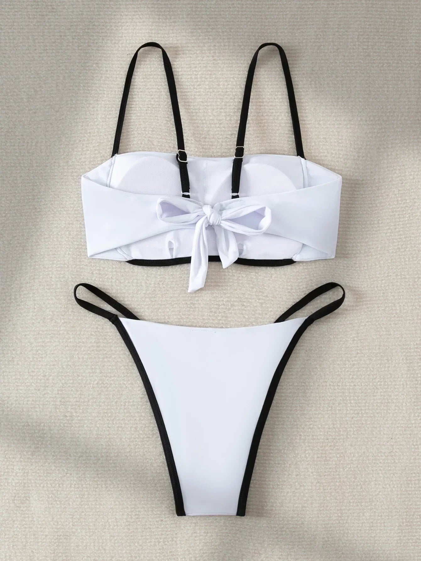 Maillot de bain deux pièces avec lien dans le dos