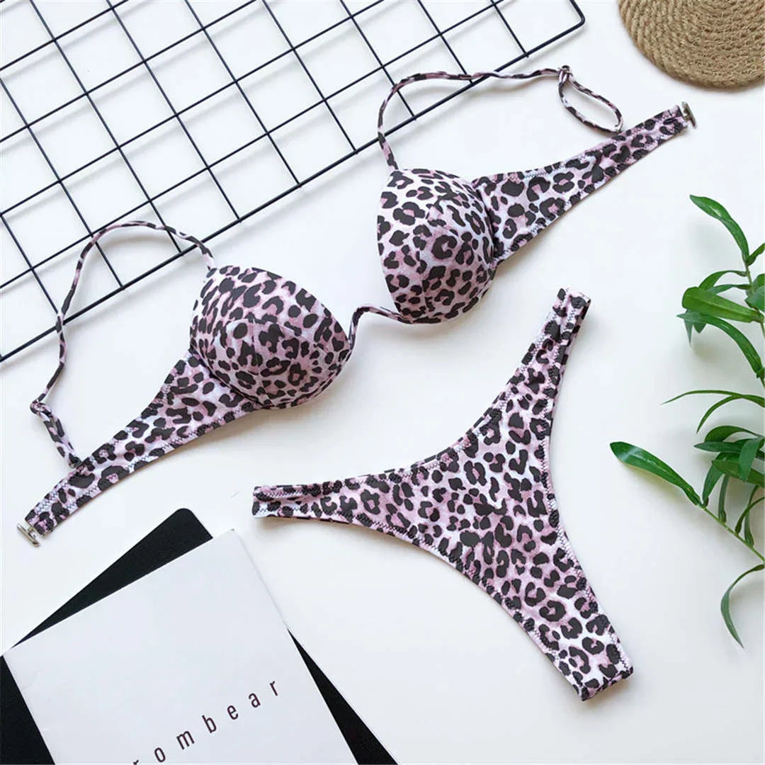 Maillot de bain push-up deux pièces avec soutien-gorge rembourré.