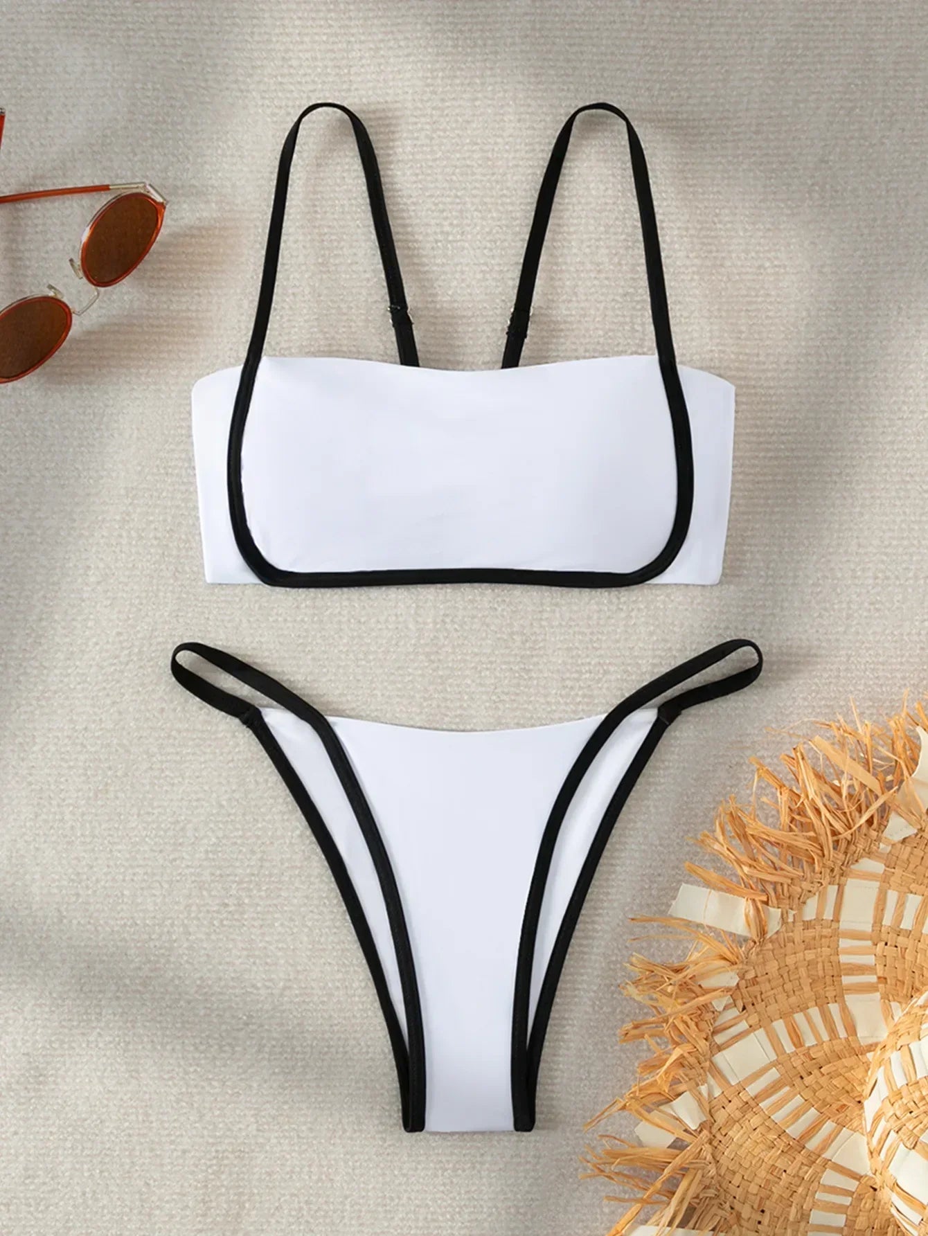 Maillot de bain deux pièces avec lien dans le dos