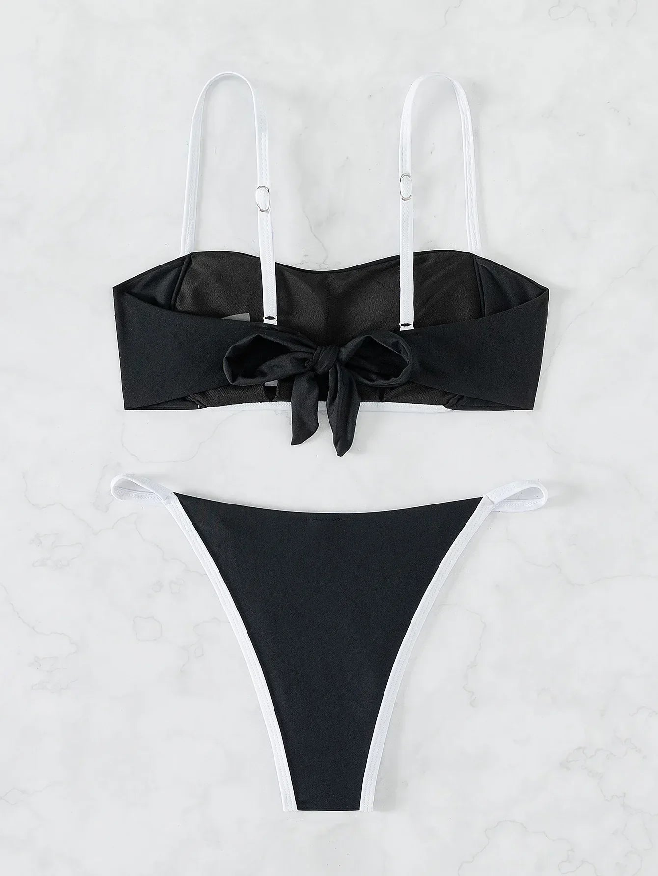 Maillot de bain deux pièces avec lien dans le dos