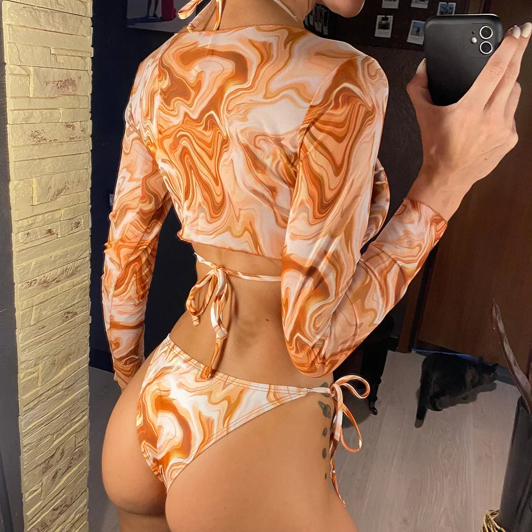 Ensemble de bain avec un haut en maille à manches longues