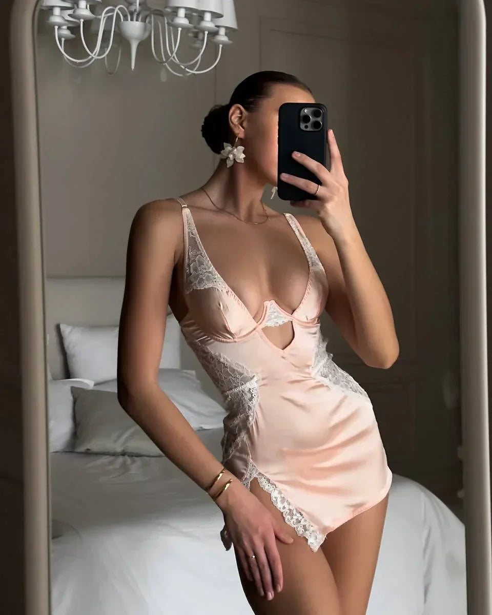 Chemise de nuit à décolleté profond