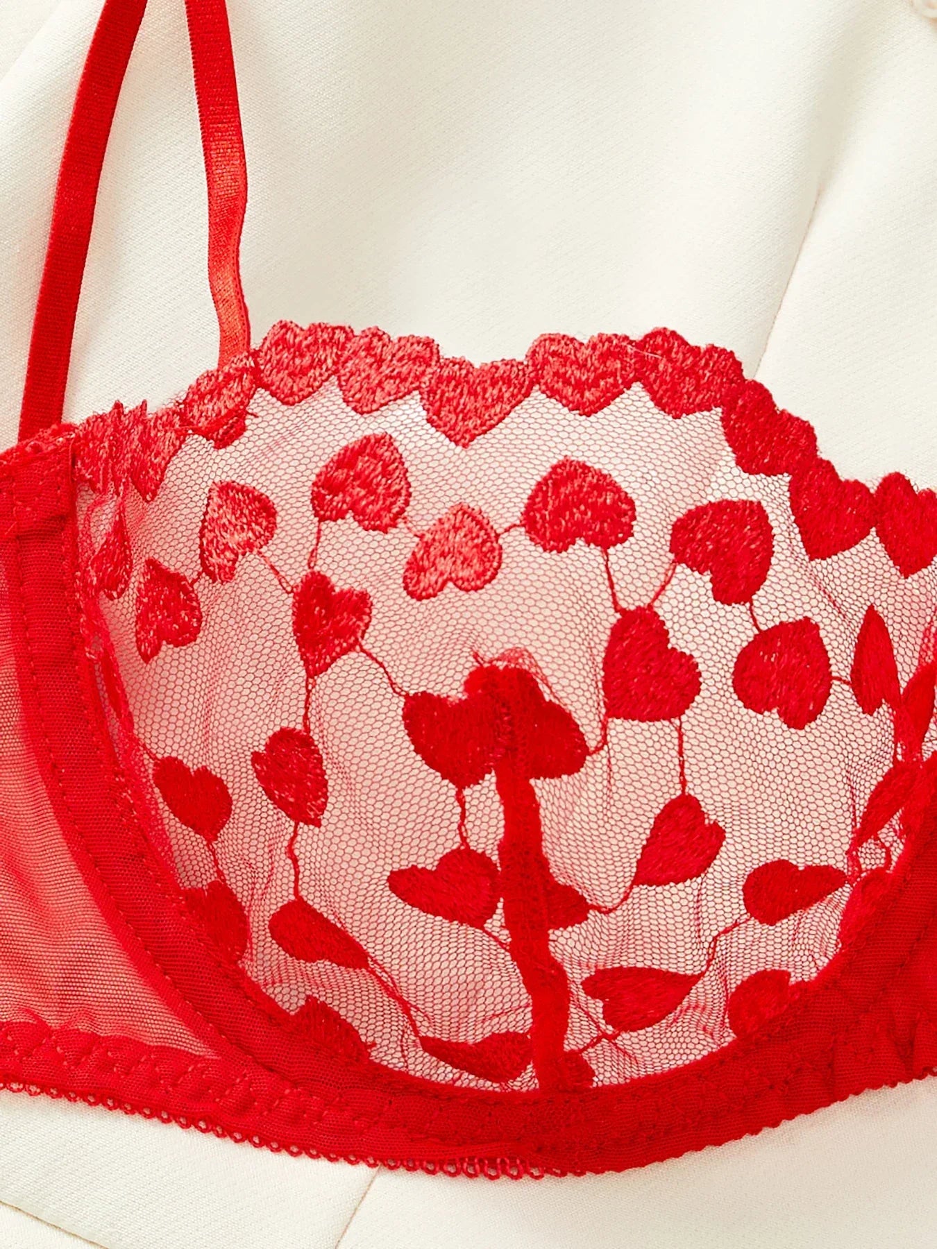 Set with open straps and adjustable shoulder straps