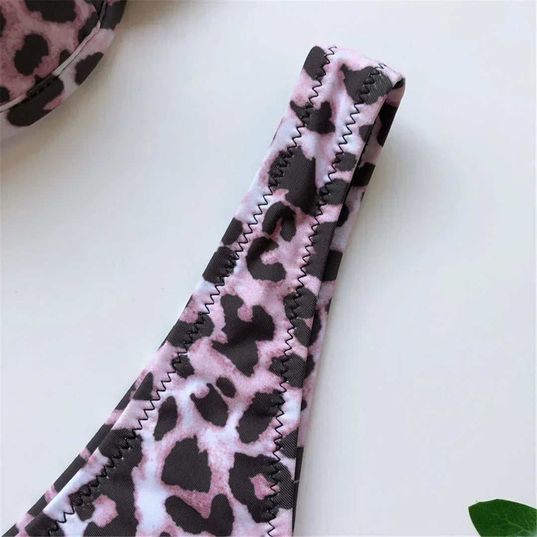 Maillot de bain push-up deux pièces avec soutien-gorge rembourré.