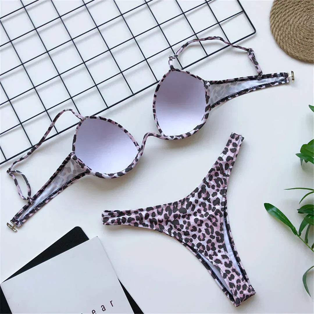 Maillot de bain push-up deux pièces avec soutien-gorge rembourré.