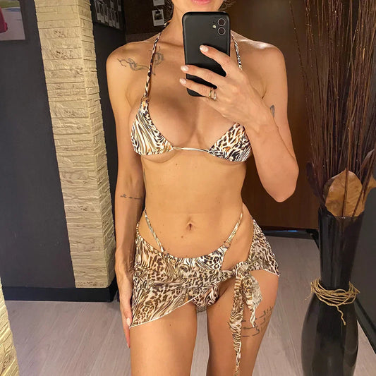 Maillot de bain deux pièces avec un motif de panthère sauvage