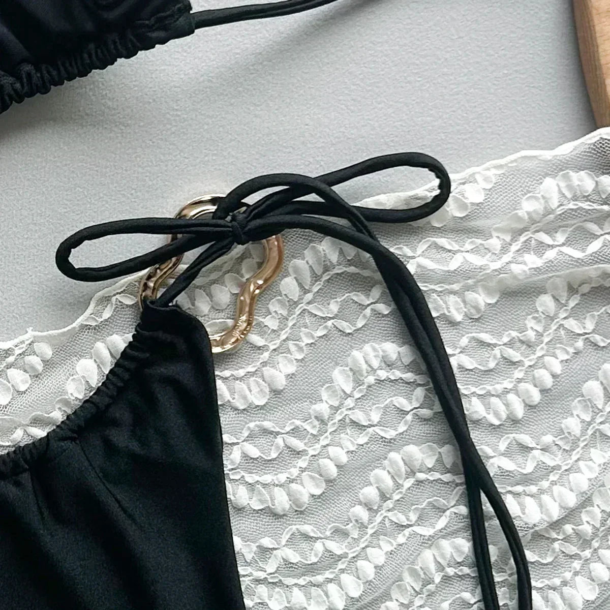 Maillot de bain deux pièces avec des bonnets triangulaires