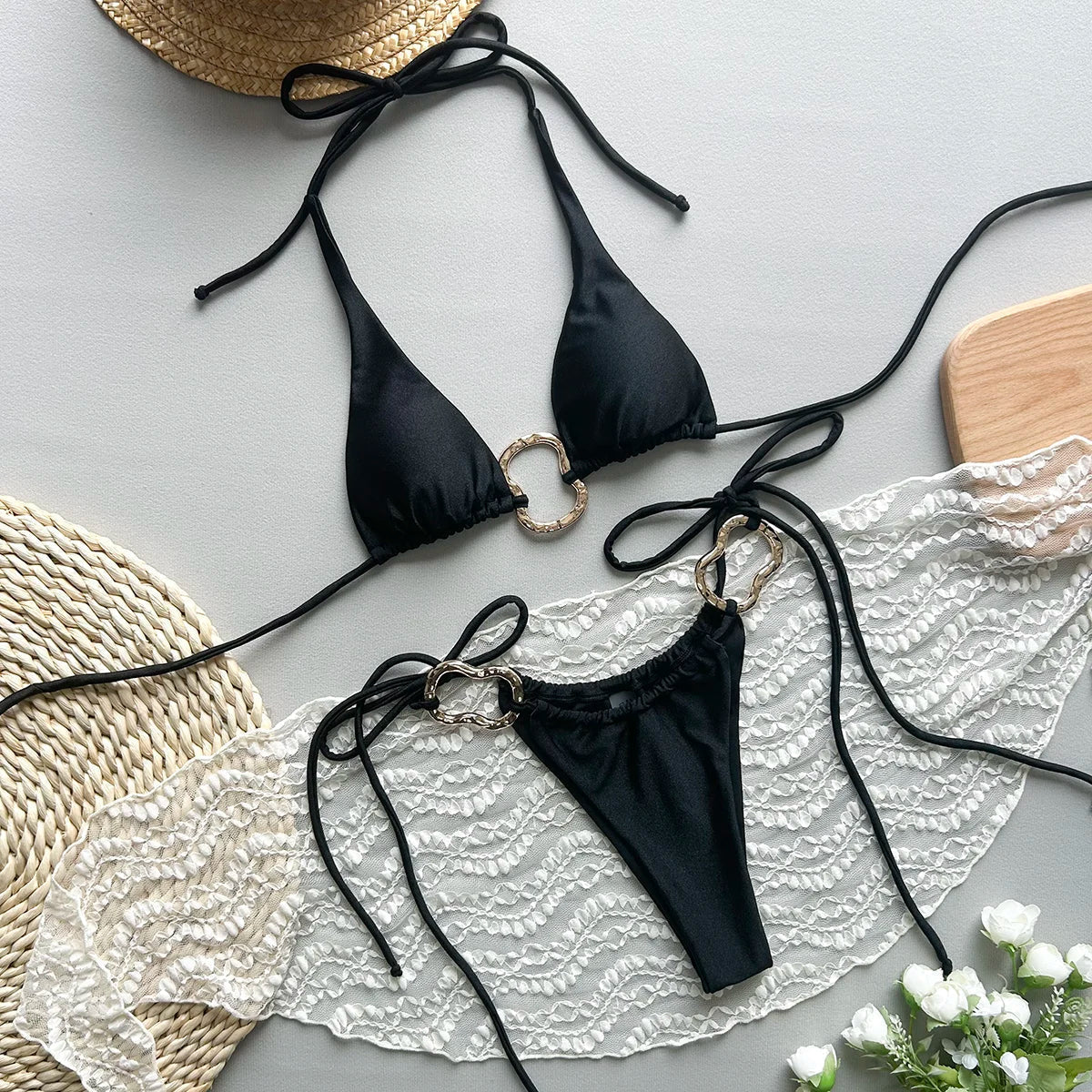 Maillot de bain deux pièces avec des bonnets triangulaires