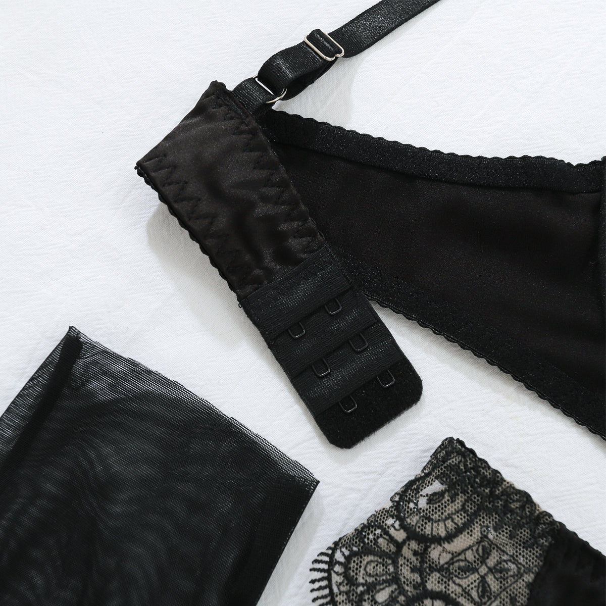 Lace lingerie set with gloves