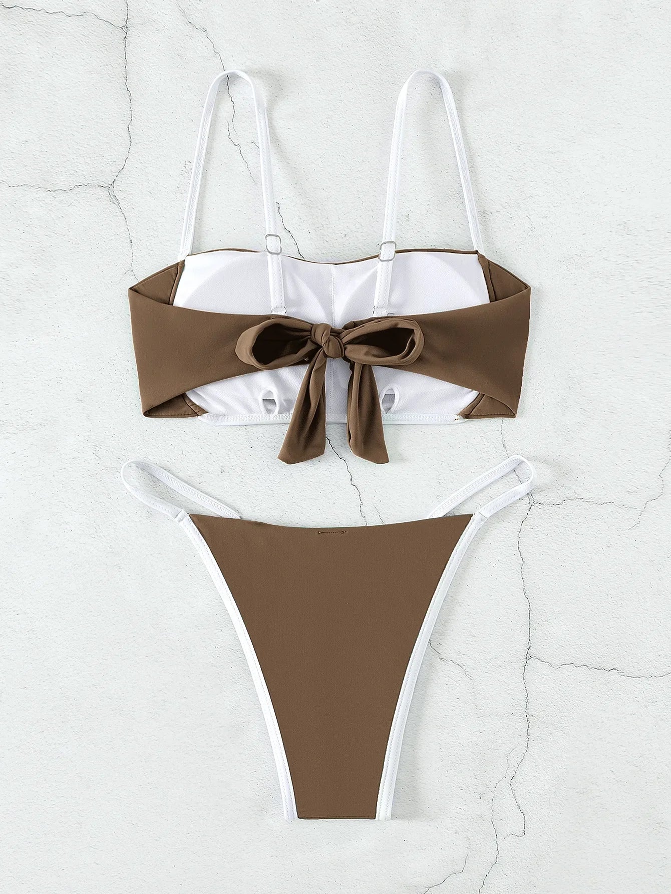 Maillot de bain deux pièces avec lien dans le dos