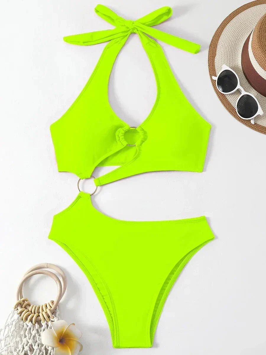Maillot de bain une pièce avec des découpes sur les côtés