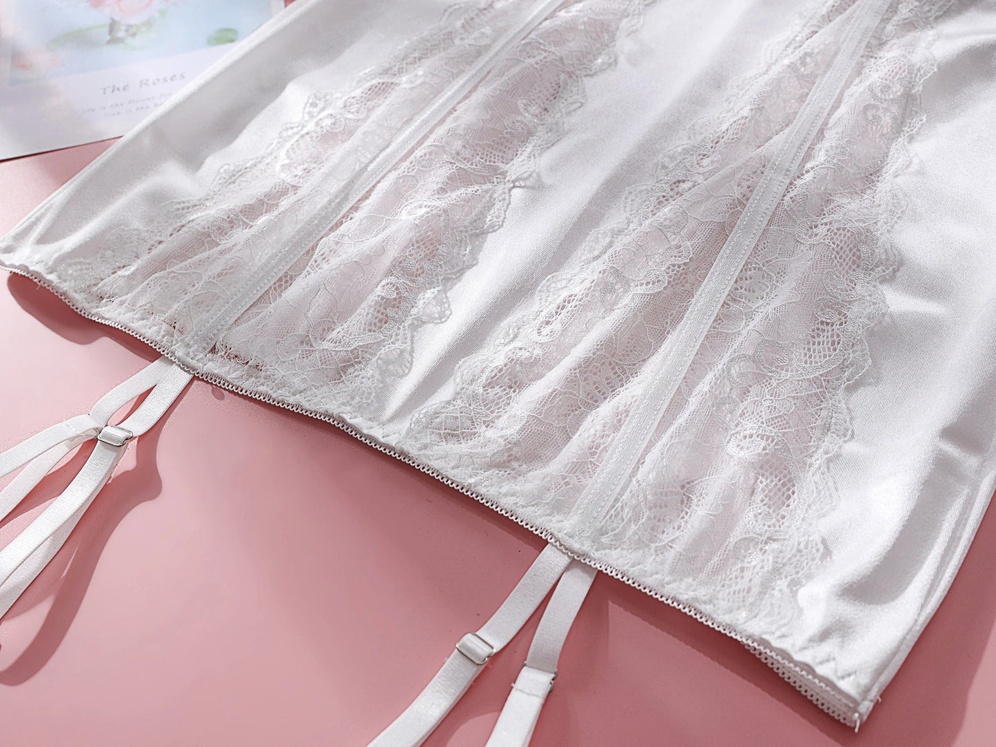 Loose nightgown with choker