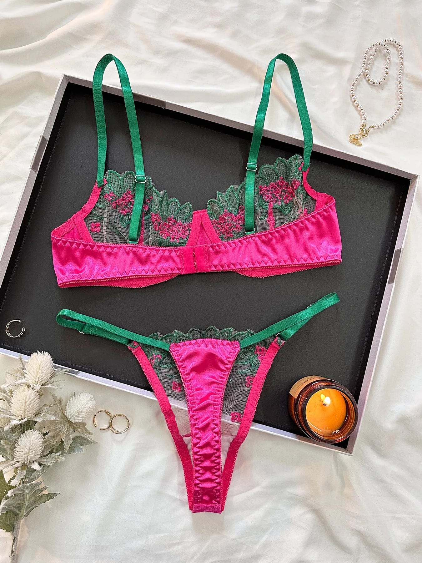 Ensemble de lingerie avec des ornements en dentelle en coupe push-up