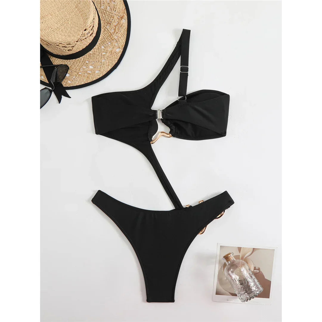 Monokini avec de fortes découpes