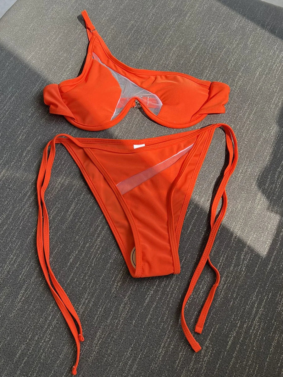Maillot de bain deux pièces avec découpes