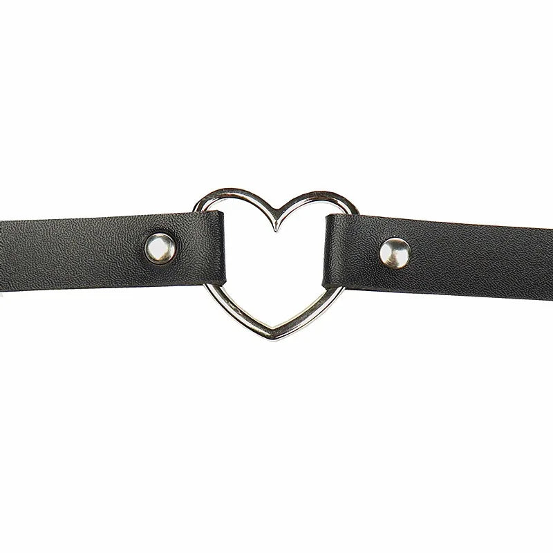 Collier ras du cou avec un petit cœur