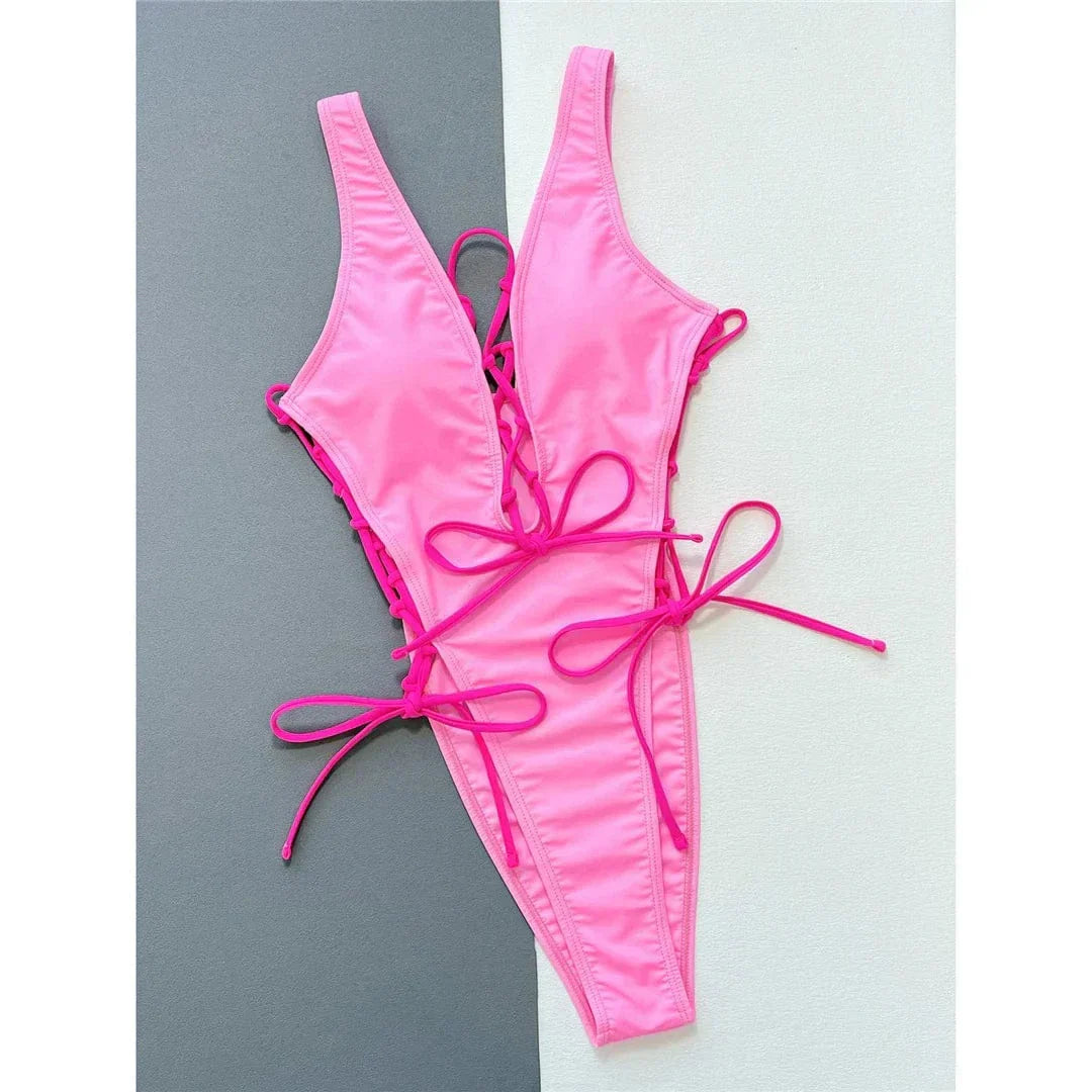 Maillot de bain une pièce avec un décolleté en V prononcé