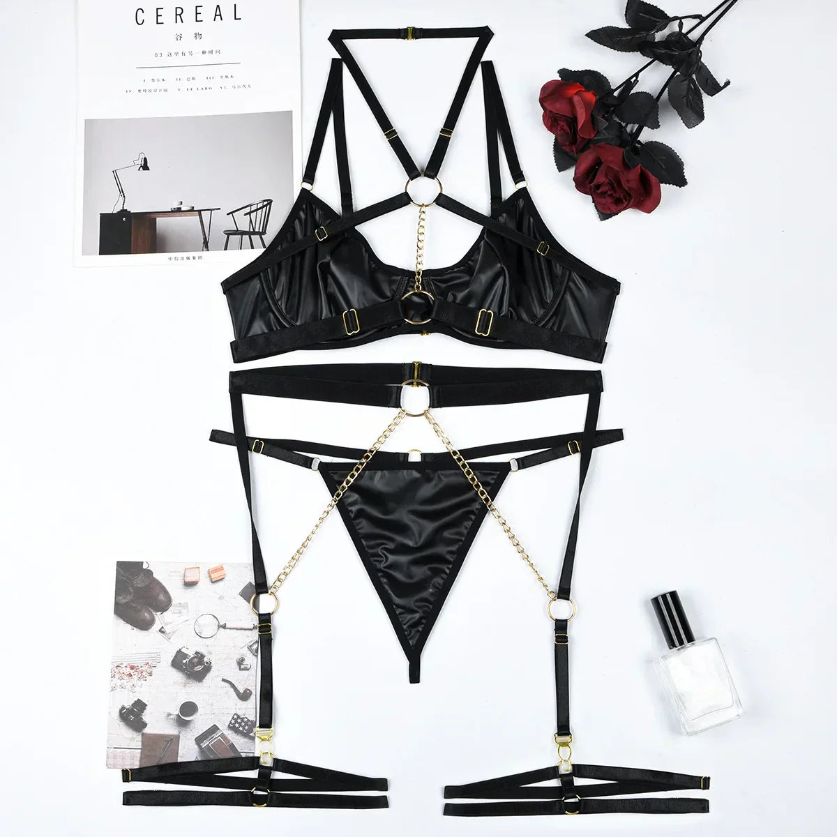 Ensemble en cuir avec des éléments réglables