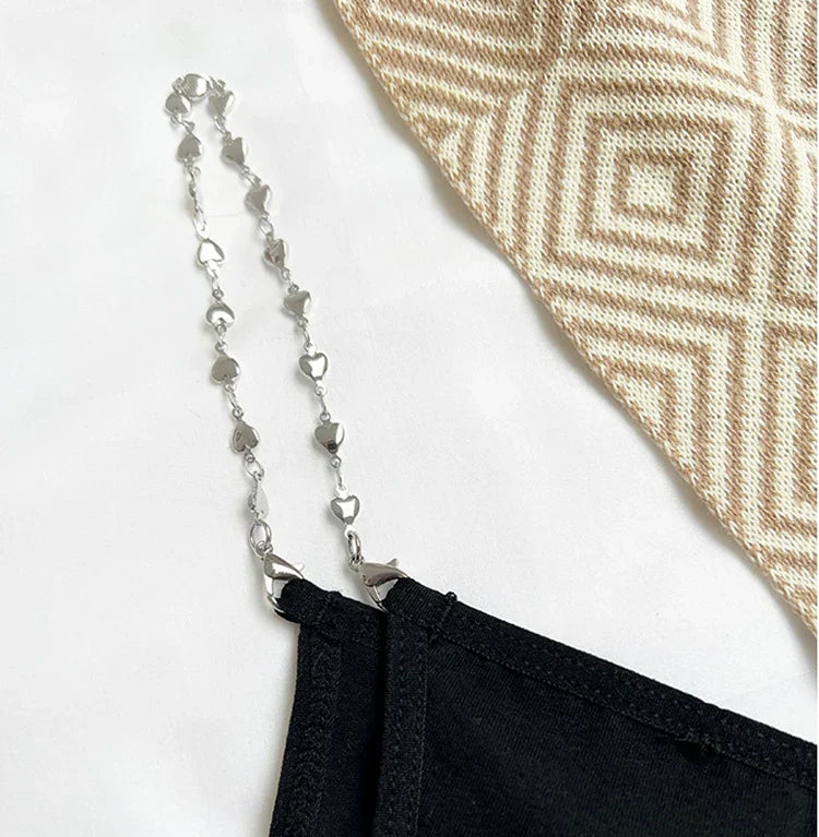 Thong with a removable chain