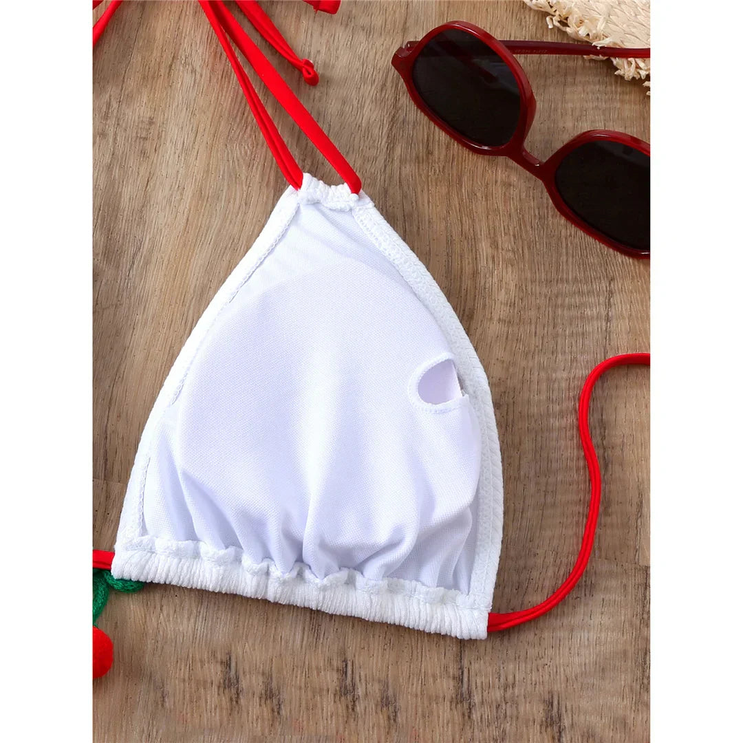 Maillot de bain deux pièces avec une cerise décorative