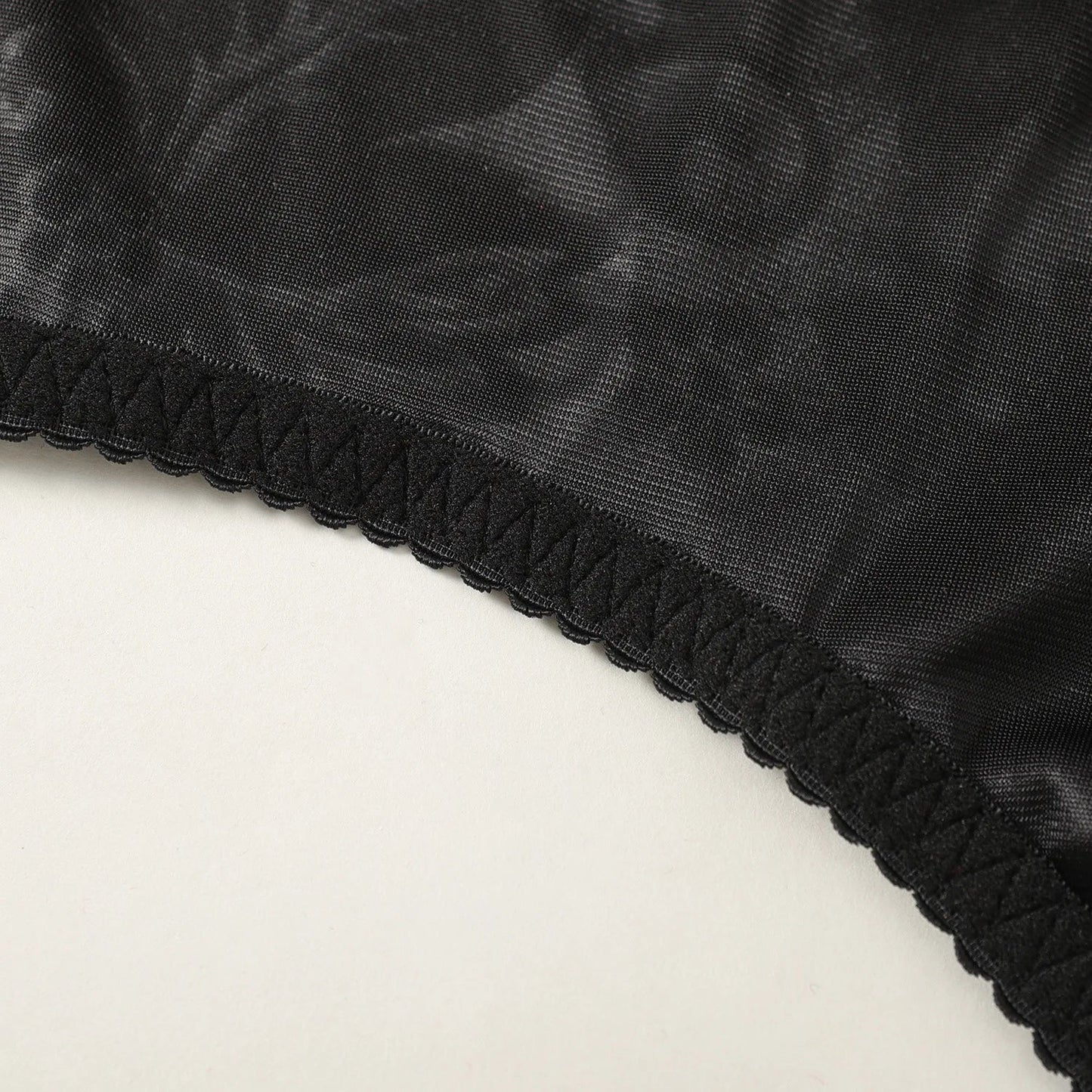 Chemise de nuit avec un choker et un délicat motif floral