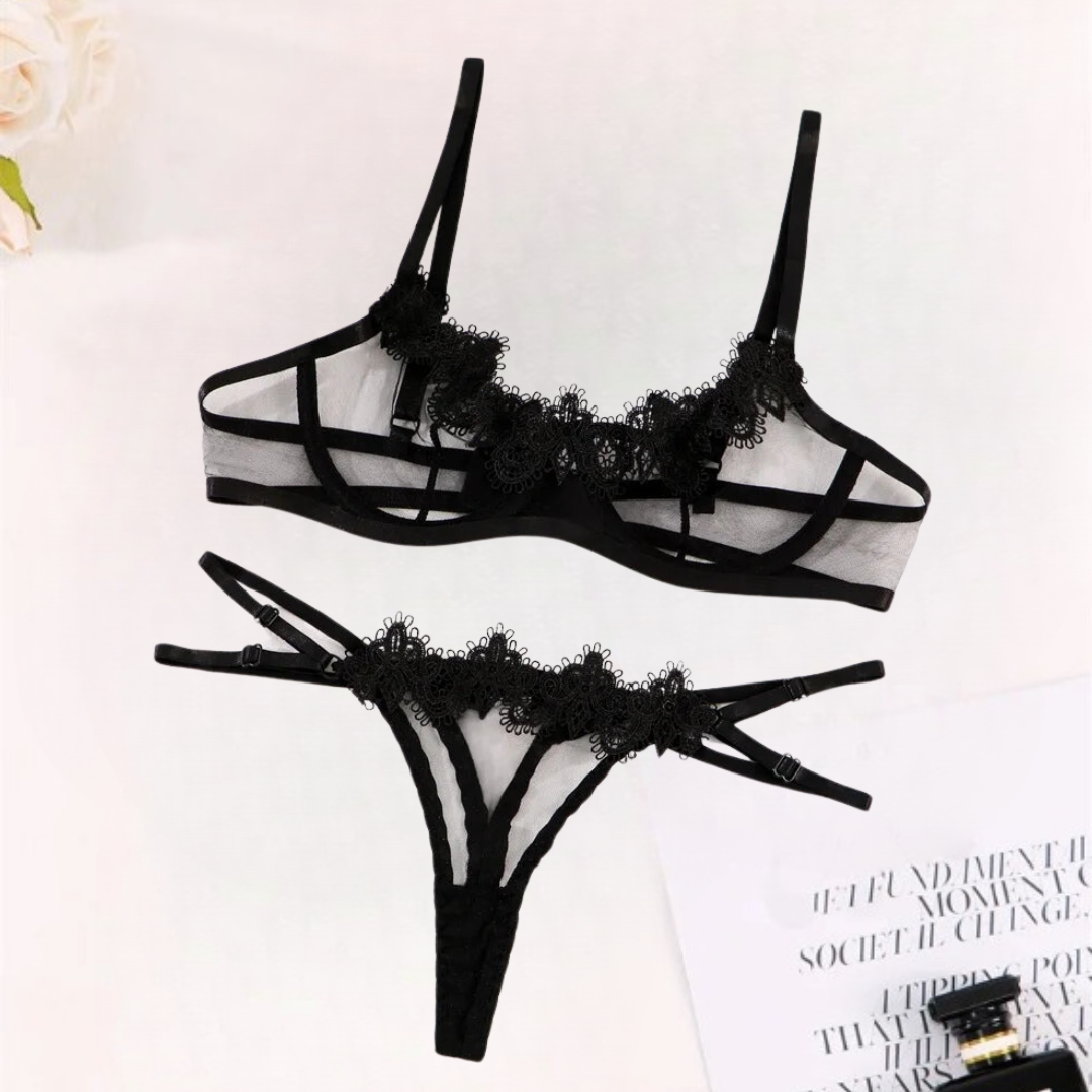 Lace lingerie set with adjustable straps